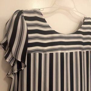 💙 Striped Loft Tulip Sleeve Blouse 💙